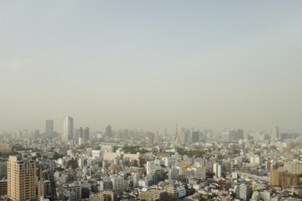 黄砂で霞む5月の東京